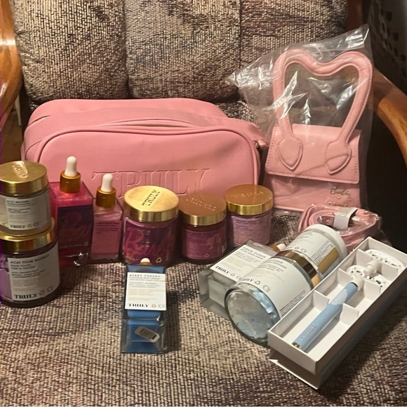 New Truly Beauty Barbie bundle shave set and more!! Please read description! - Picture 1 of 9